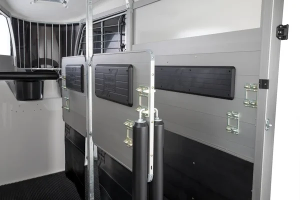 Van chevaux Ifor Williams HBX 511 avec sellerie – Image 8