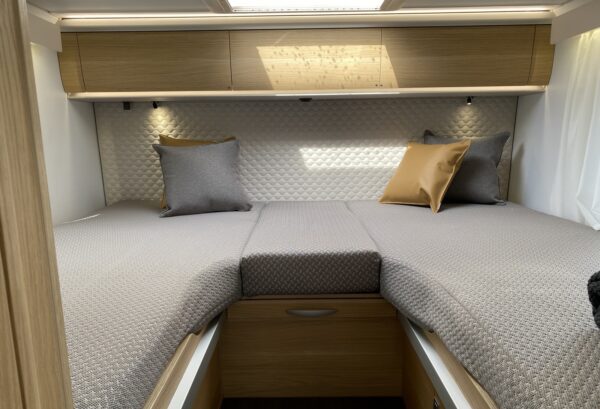 Camping-Car Adria Coral Plus 670 SL – Image 7