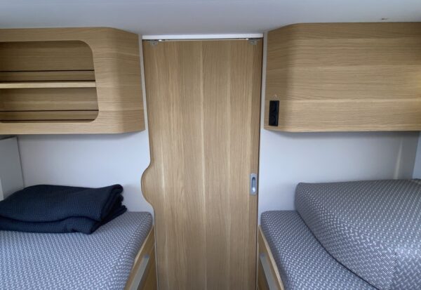 Camping-Car Adria Coral Plus 670 SL – Image 4
