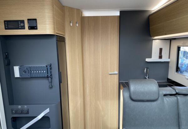 Camping-Car Adria Coral Plus 670 SL – Image 16