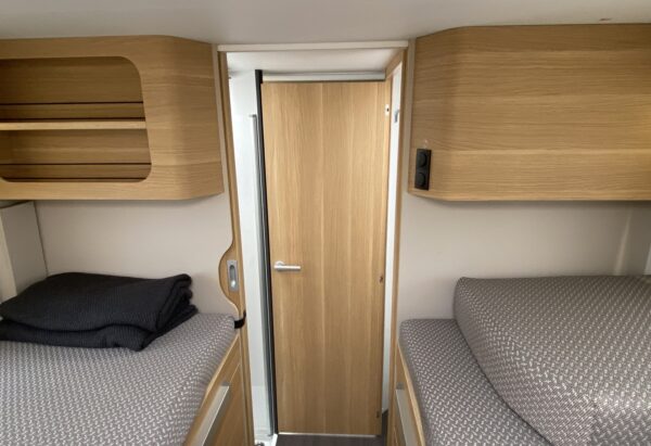 Camping-Car Adria Coral Plus 670 SL – Image 5