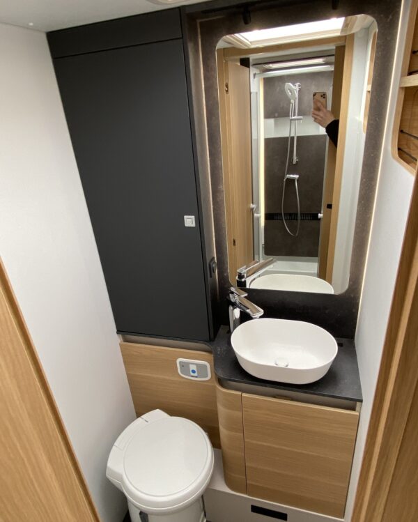 Camping-Car Adria Coral Plus 670 SL – Image 15